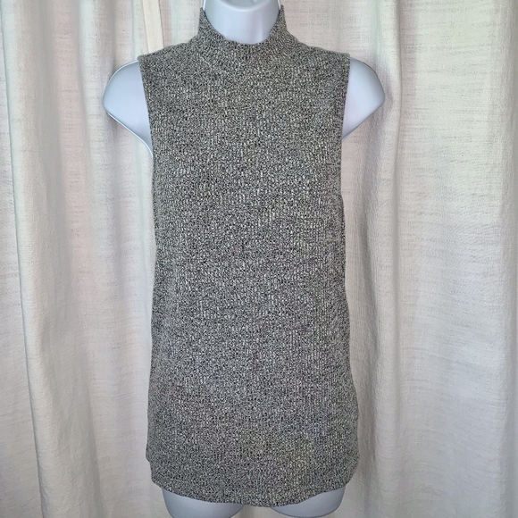 NWOT-GAP Heather Gray Ribbed Mock Neck Tank! - Picture 5 of 7